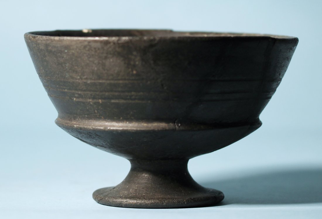 ETRUSCAN BUCCHERO CHALICE (1 of 3)