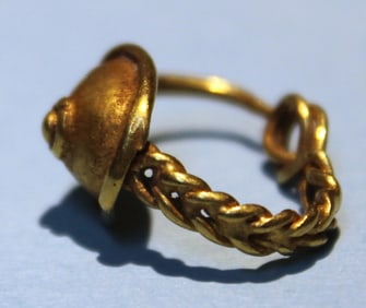 Roman Gold earring