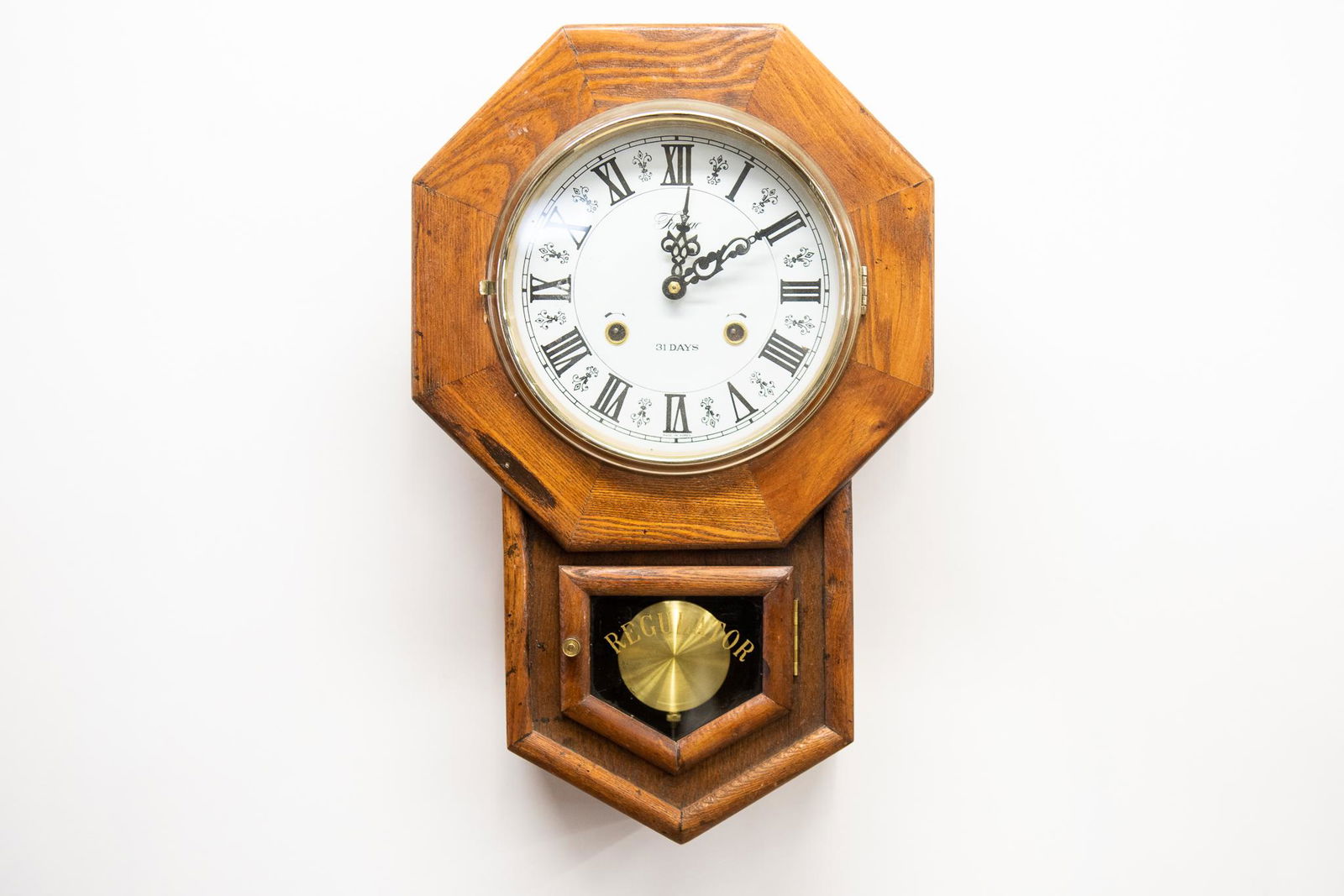 31 Day Regulator Wall Clock: This lot features (1) 31 Day Regulator Wall Clock. This clock comes with it's original wind up key and all other parts. Working condition is unknown. Size 19"L X 12"W Condition Good Condition