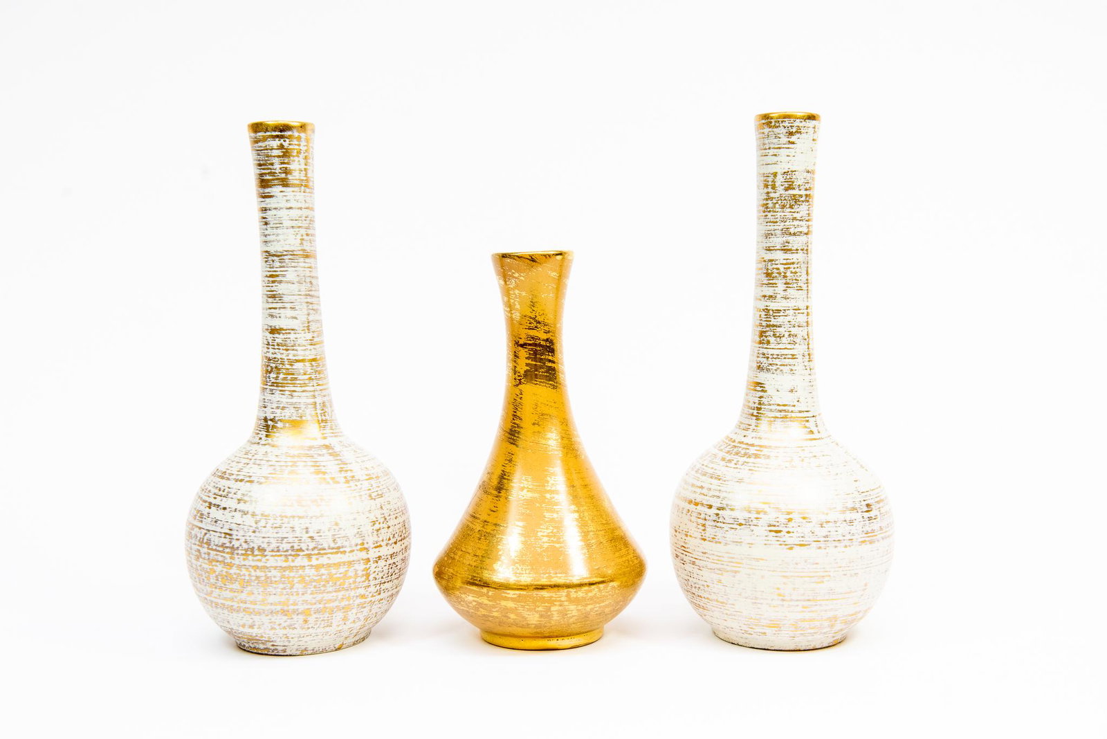 22K Haeger & Stangl Vases: This lot features (3) vintage vases. (2) 22K gold tweed Haeger vases and (1) hand-painted 22K gold Stangl vase. Size Haeger 10.5''T, Stangl 8''T Condition Very Good Condition