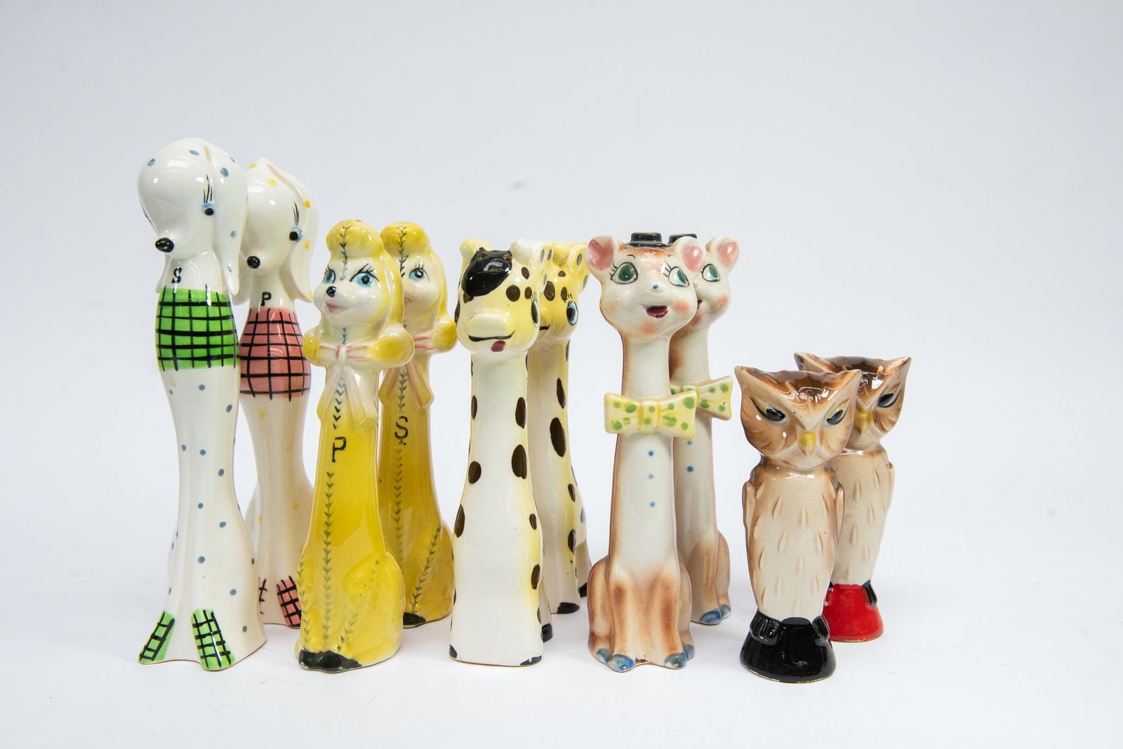 Salt & Pepper Shakers #11: This lot features a large variety of vintage/antique salt & pepper shakers. Majority are from Japan and are marked. Condition Various Conditions