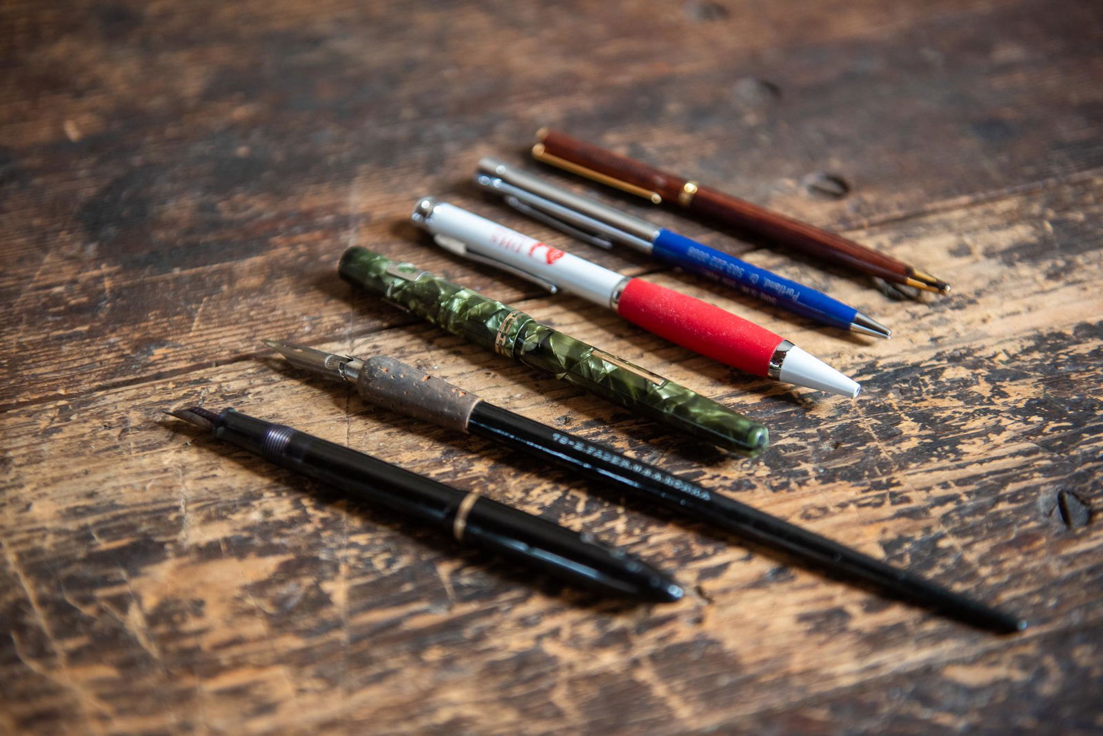 FOUNTAIN PEN ASSORTMENT (1 of 4)