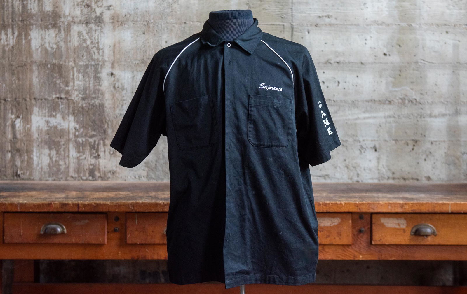 SUPREME SHORT SLEEVE SHIRT: Supreme short sleeve shirt 2022 unisex street style. Size large. Condition Good condition. Shows some wear shown in photos. Size large.