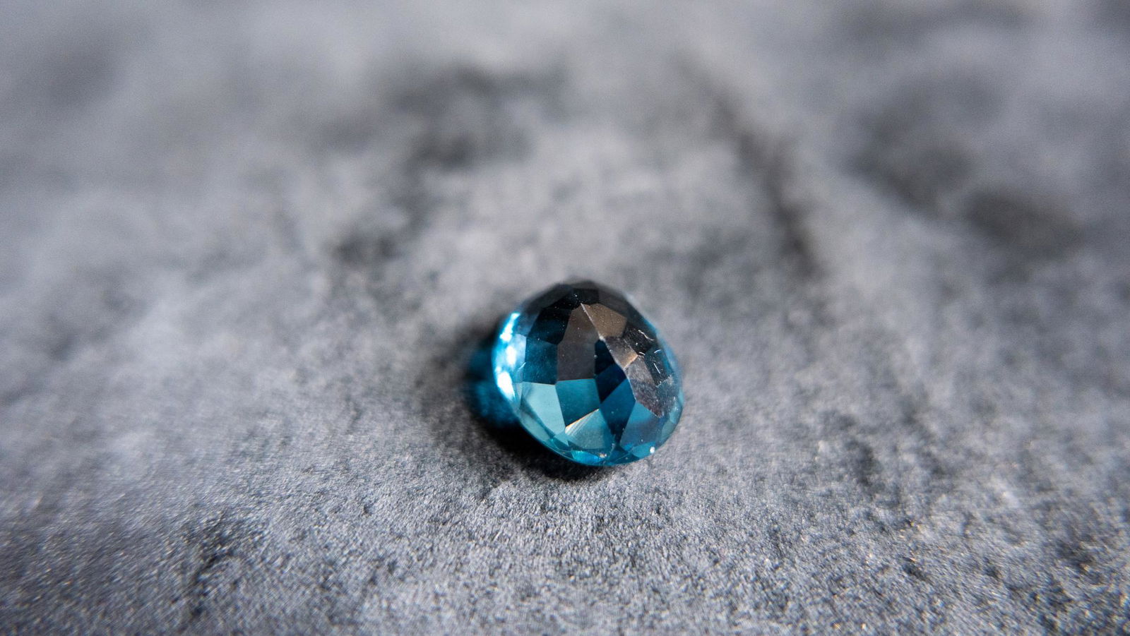 11.40CT LONDON BLUE TOPAZ: 11.40ct London Blue Topaz, transparent in clarity, good blue color, full body cut. Appraised at $399 in 1995 by Bouchér Jewelers. Confirmed by third party with Salem Auction House. Condition Very