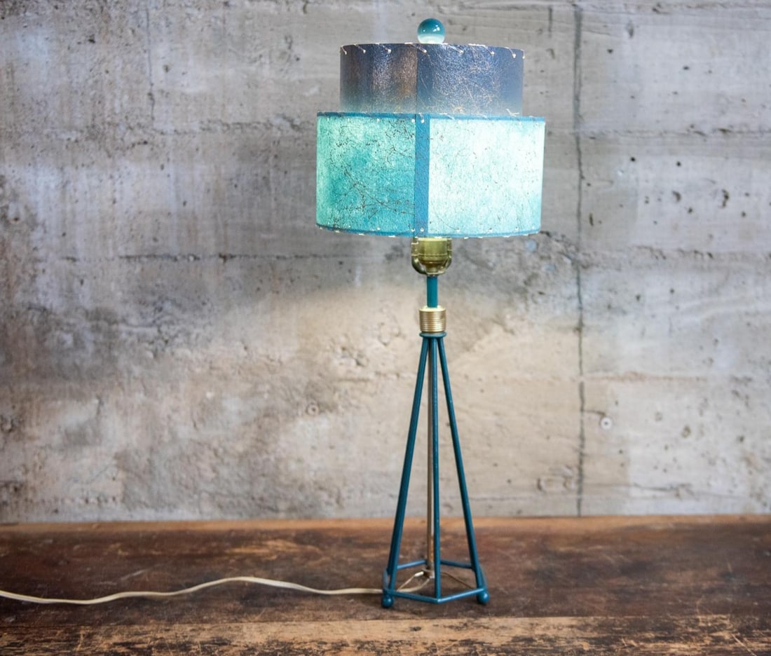 MID-CENTURY MODERN TABLE LAMP (1 of 4)