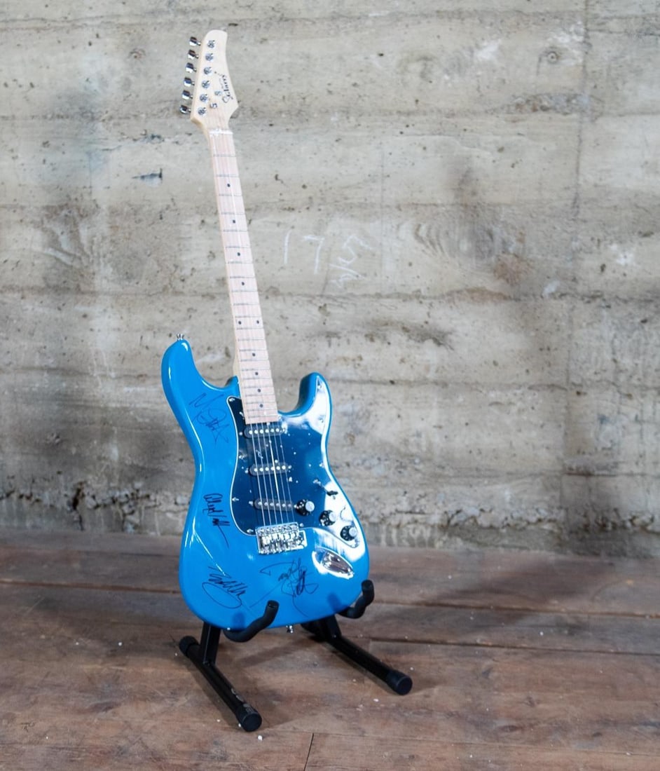 VAN HALEN SIGNED GUITAR (1 of 6)