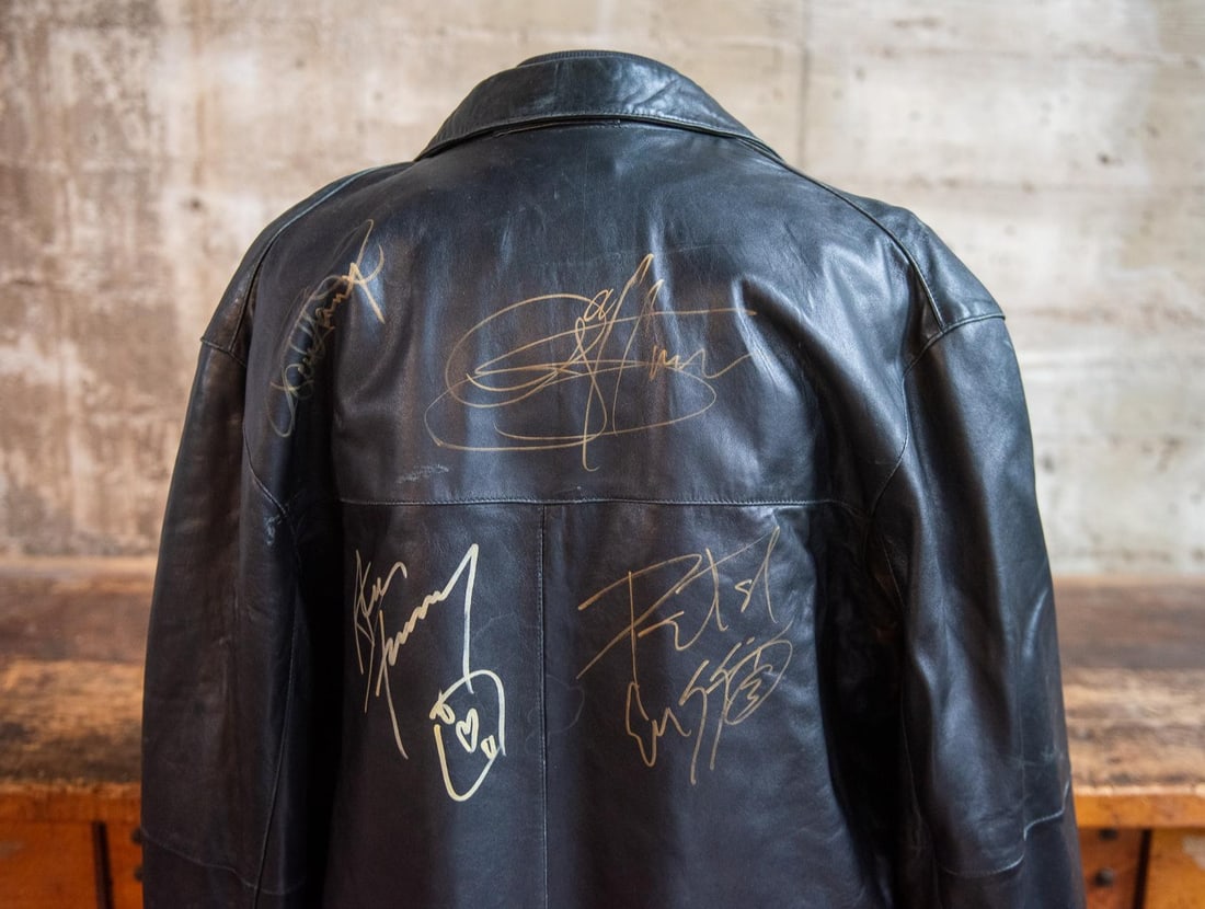 KISS SIGNED LEATHER JACKET (1 of 6)