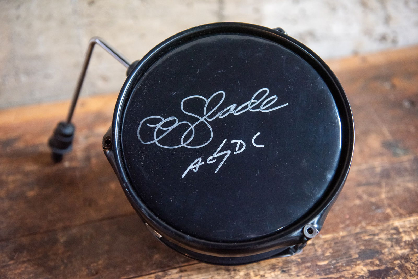 AC/DC SIGNED DRUM: Drum that appears to be signed by AC/DC. Size 6''H 13''W 9''D Condition Good condition.
