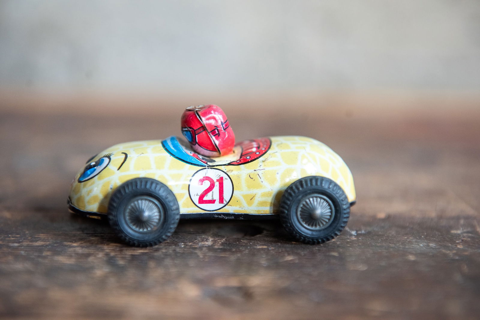 TIN LITHO PEANUT RACER (1 of 3)