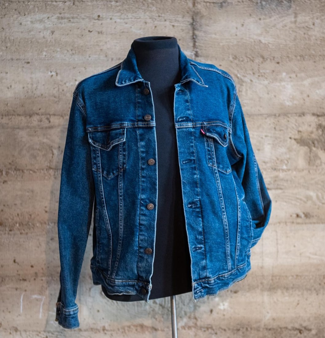 LEVI STRAUSS & CO JEAN JACKET (1 of 5)