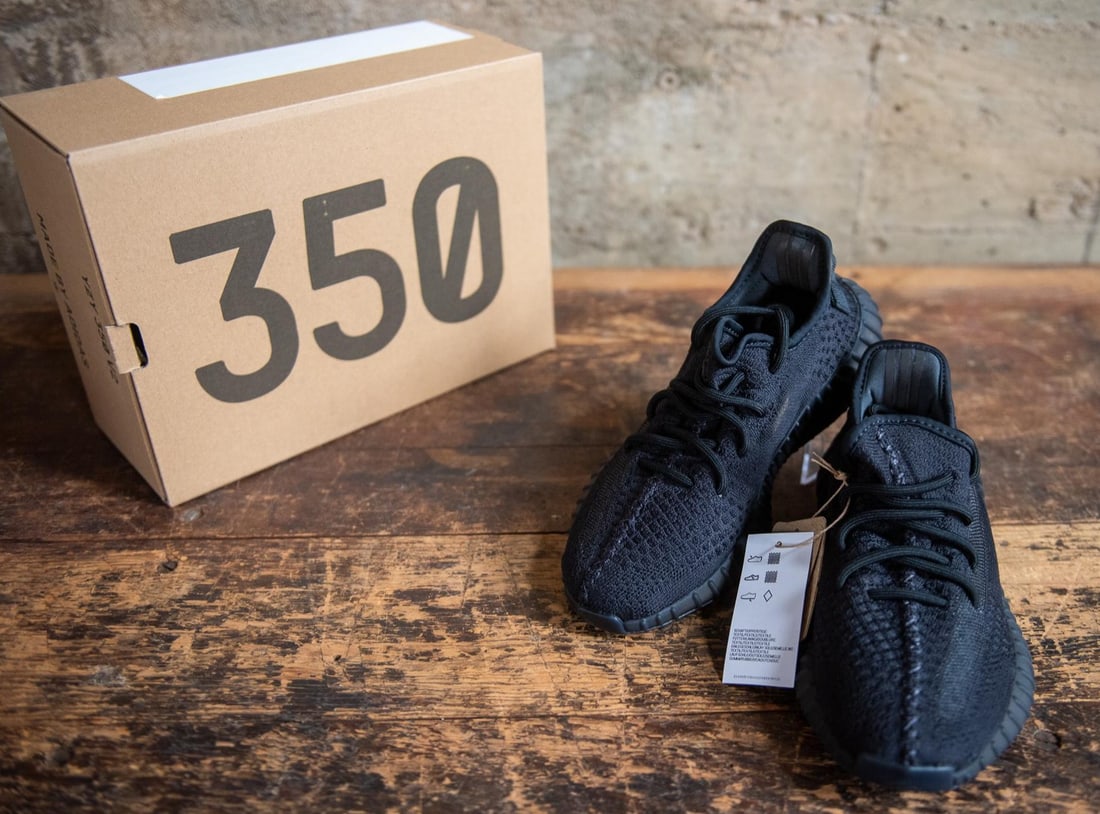 Yeezy 350 hotsell size 9.5