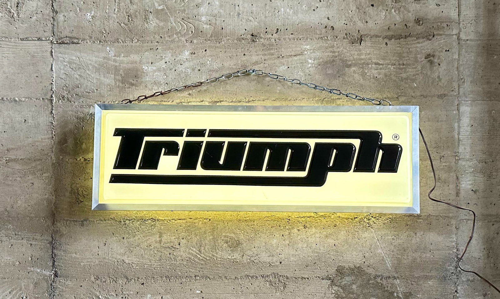 TRIUMPH DOUBLE SIDED LIGHT UP DEALER'S SIGN (1 of 5)