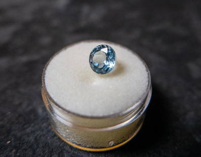 2.17 CT. BLUE TOPAZ: A beautiful round cut Blue Topaz. 8mm diameter. 2.17 ct.ConditionGood condition.
