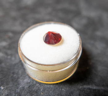 2.56 CT. GARNET: An oval shaped Garnet. 8x10 mm. 2.56 ct.ConditionGood condition.