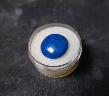 6.78 CT. LAPIS LAZULI: A round shaped Lapis Lazuli stone. 15 mm diameter. 6.78 ct.ConditionGood condition.