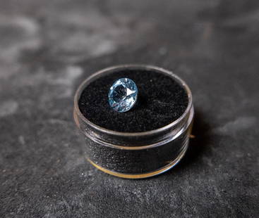 2.13 CT. BLUE TOPAZ: A beautiful round cut Blue Topaz. 8mm diameter. 2.13 ct.ConditionGood condition.