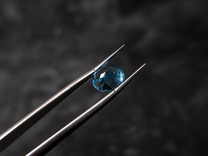 5.33 CT. BLUE TOPAZ: A beautiful oval 5.33 ct. Blue Topaz. 9x11 mm.ConditionGood condition.