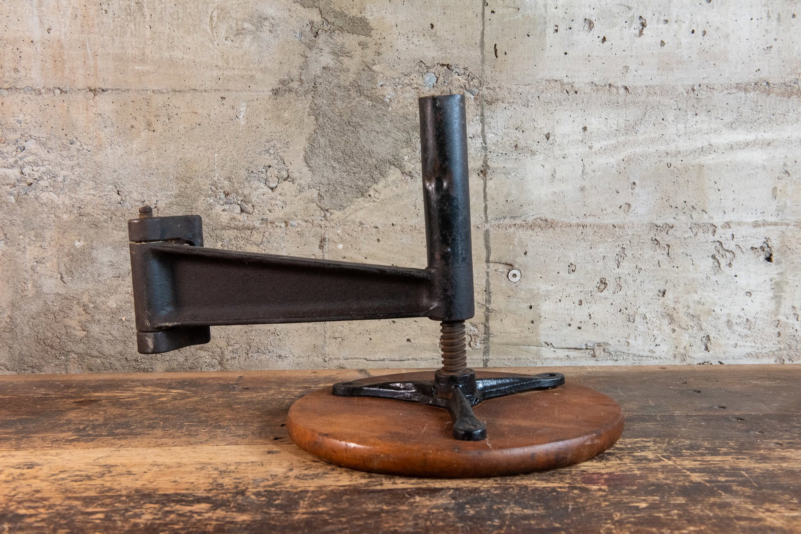 CANTILEVERED WORK BENCH STOOL (1 of 5)