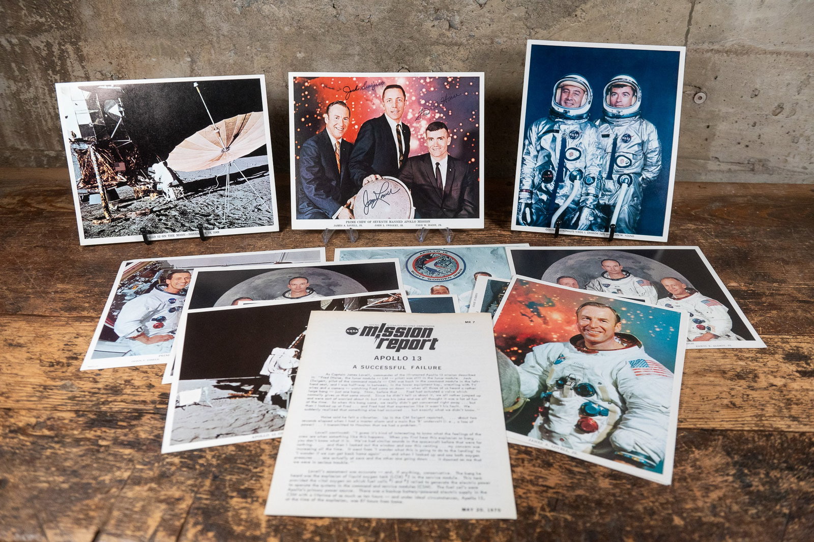 NASA PHOTOS & MISSION REPORT W/ FLIGHT CREW SIGNED PHOTO (1 of 8)