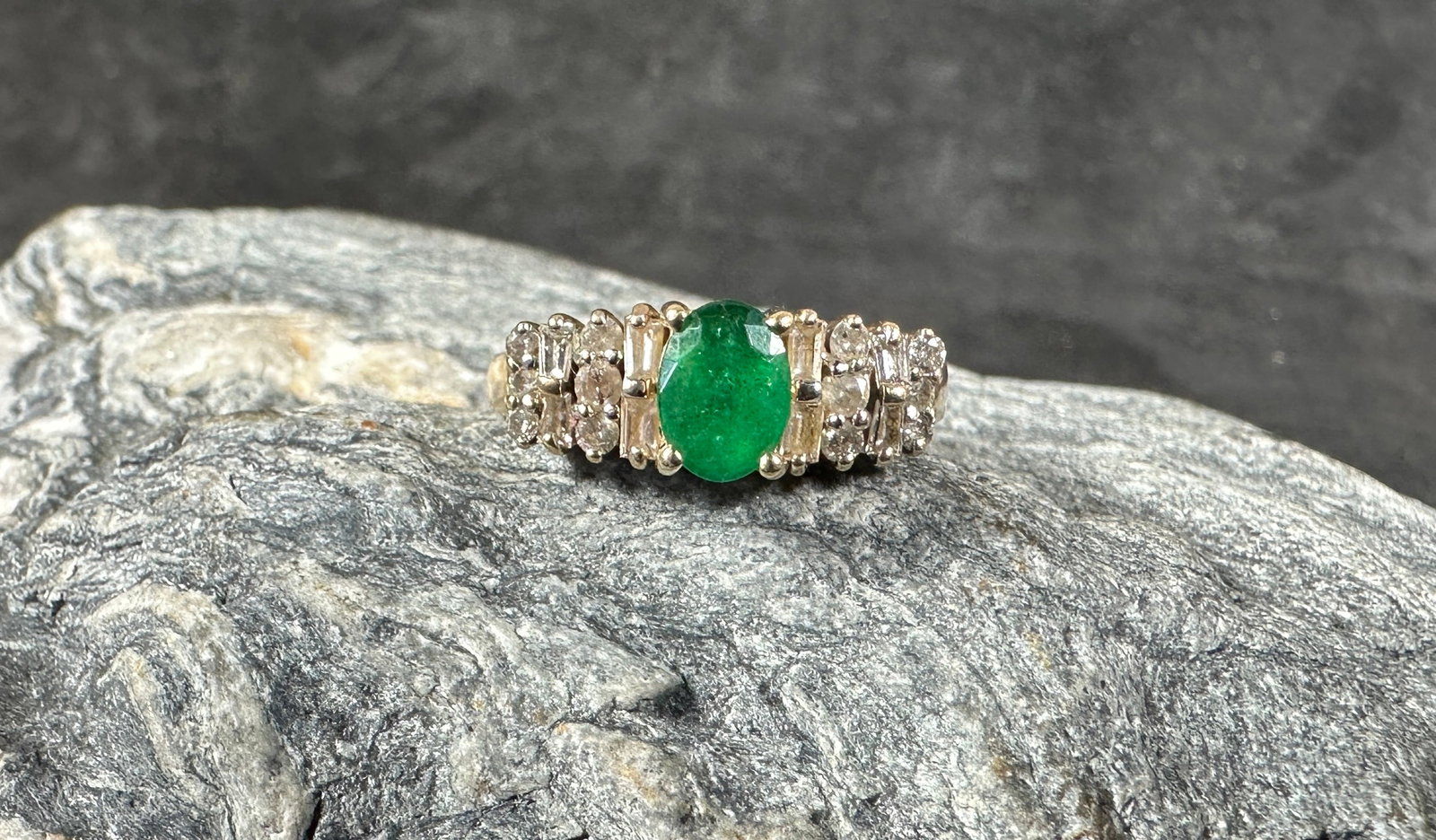 14K GOLD EMERALD & DIAMOND RING (1 of 6)