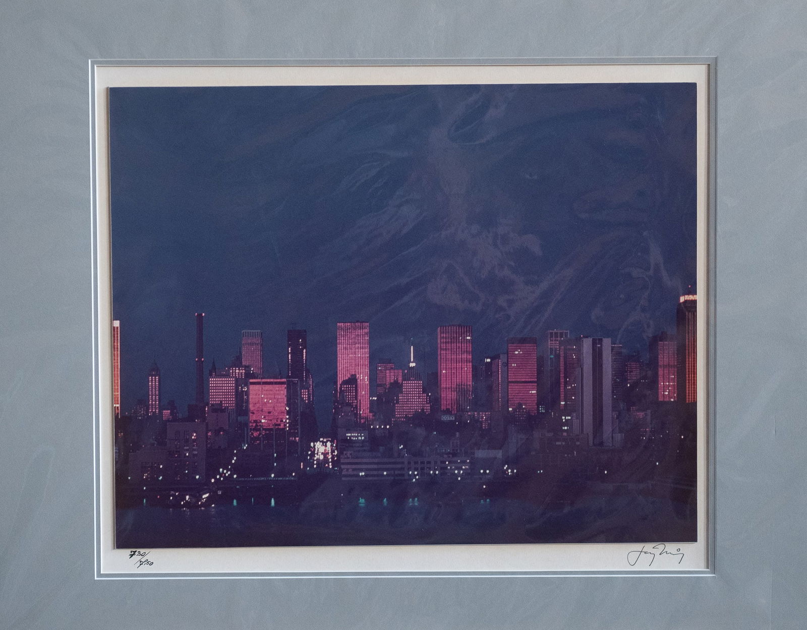 JAY MAISEL, "NEW YORK CITY" LIMITED EDITION SIGNED PHOTO: "New York City" a limited edition signed photo by listed photographer Jay Maisel. Edition 730/750. Includes the original certificate of authenticity and Q & A article from the photographer in an i