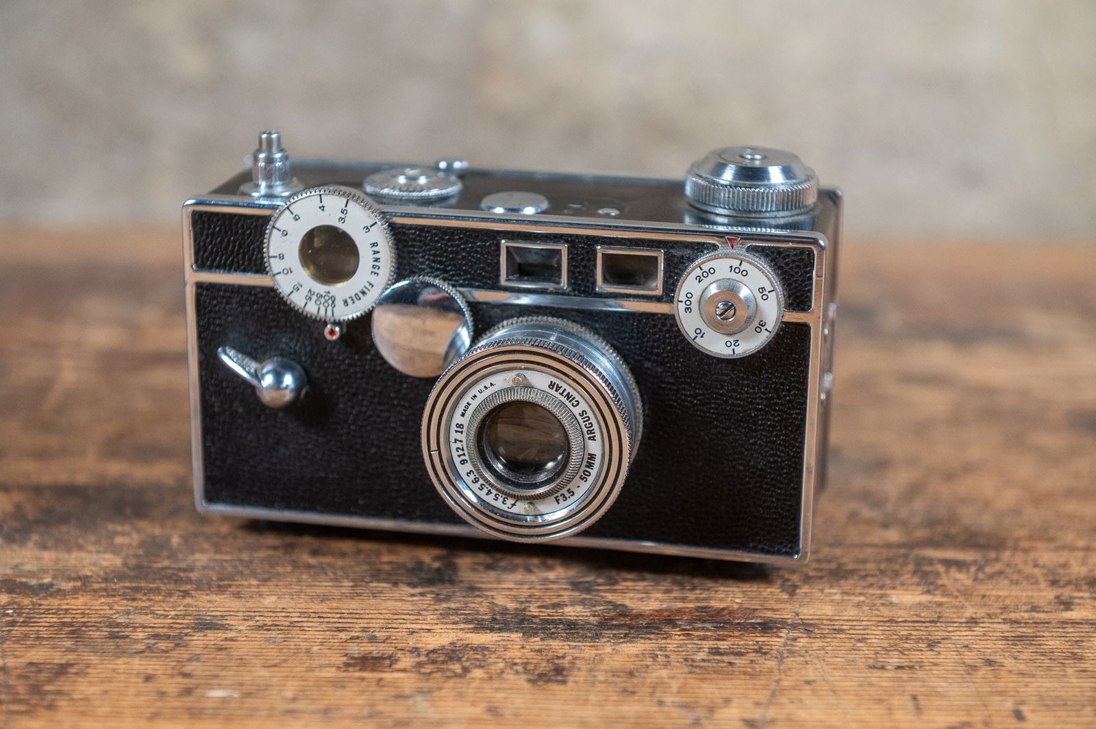 ARGUS C3 FILM CAMERA (1 of 4)