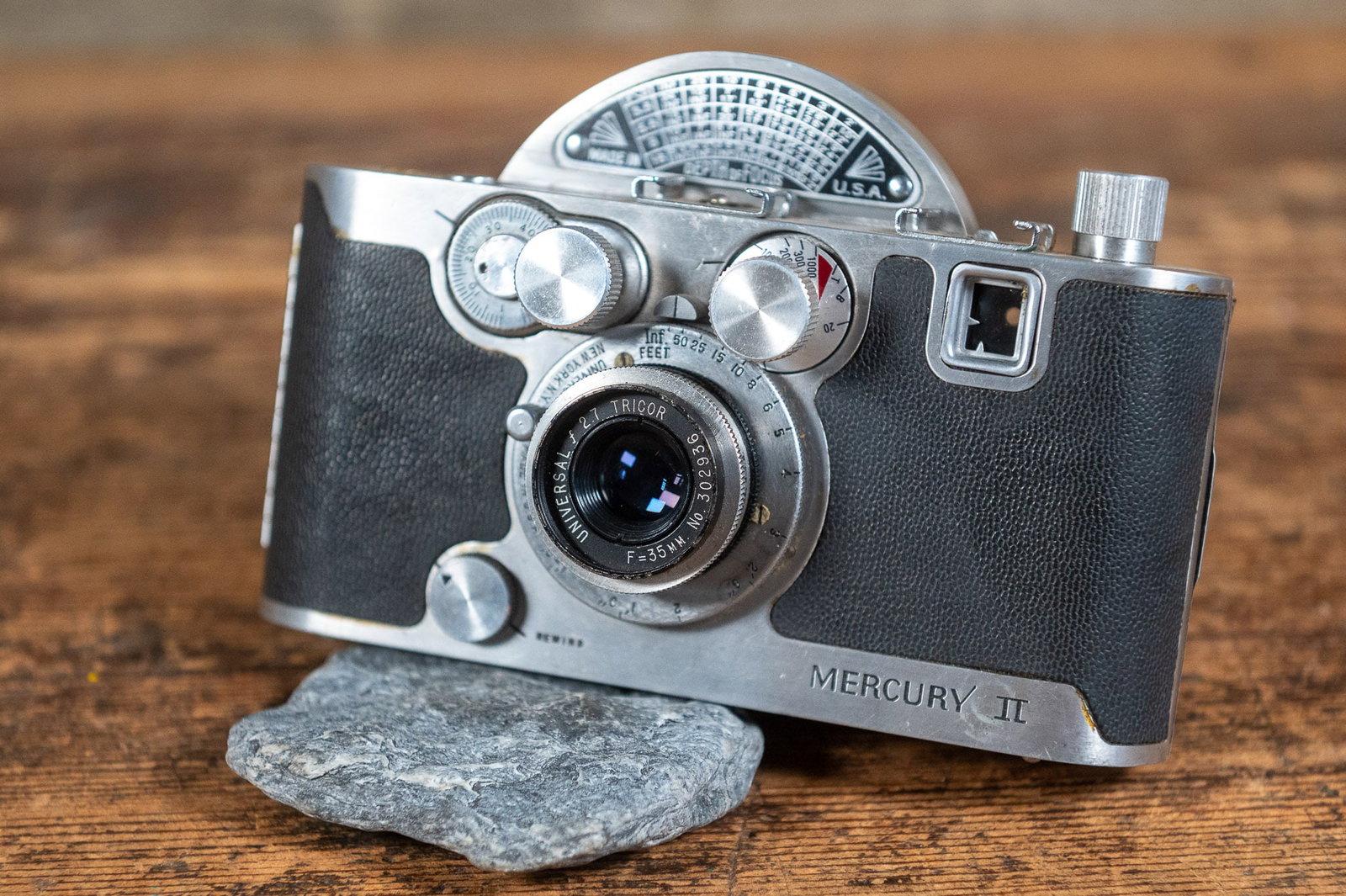 MERCURY II CX WITH UNIVERSAL TRICOR 35MM F/2.7: Mercury II CX with Universal Tricor 35mm f/2.7 lens circa 1945. Unique design and in good overall condition.