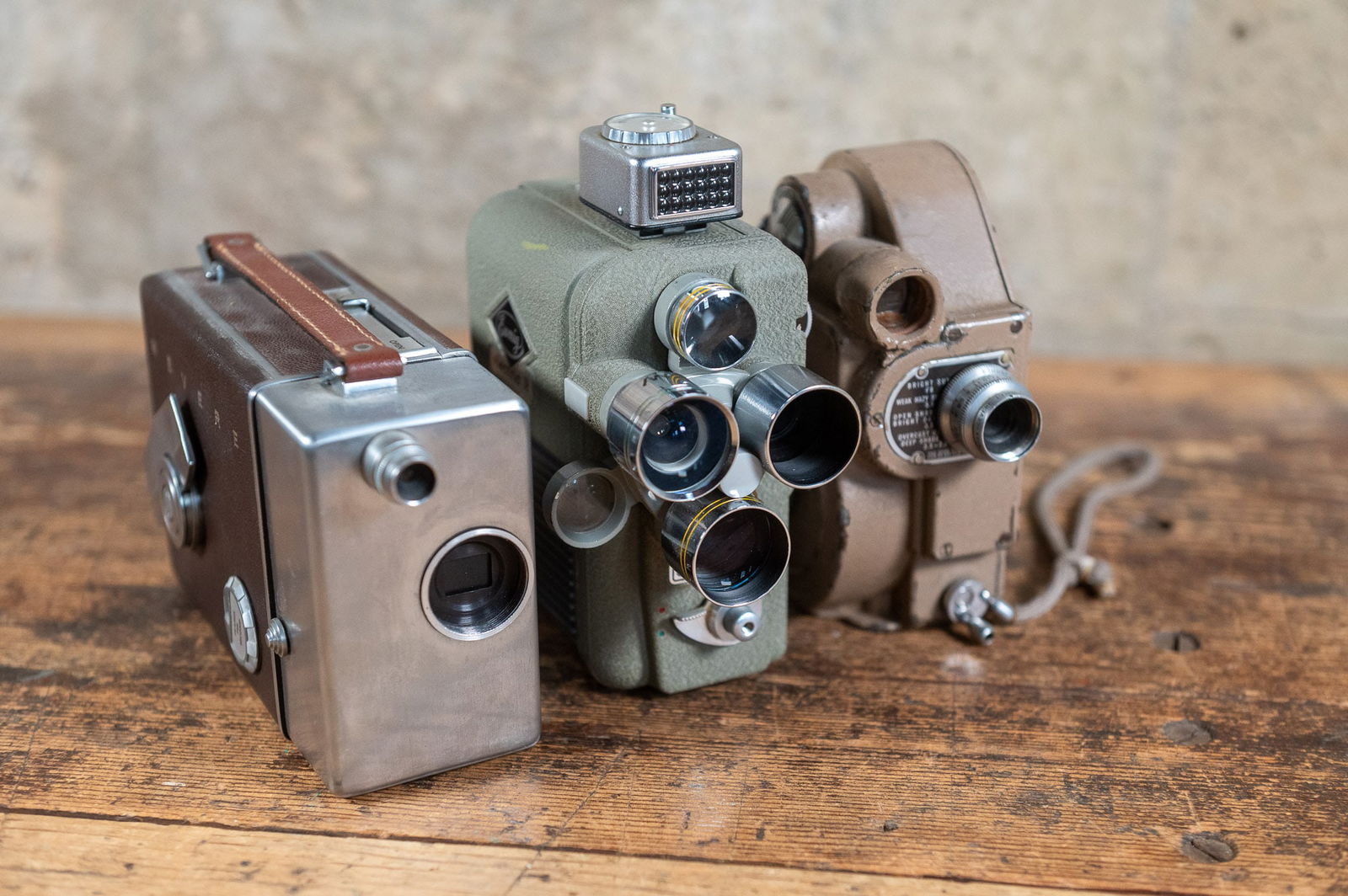 PAIR OF REVERE & EUMIG MOVIE CAMERAS (1 of 10)