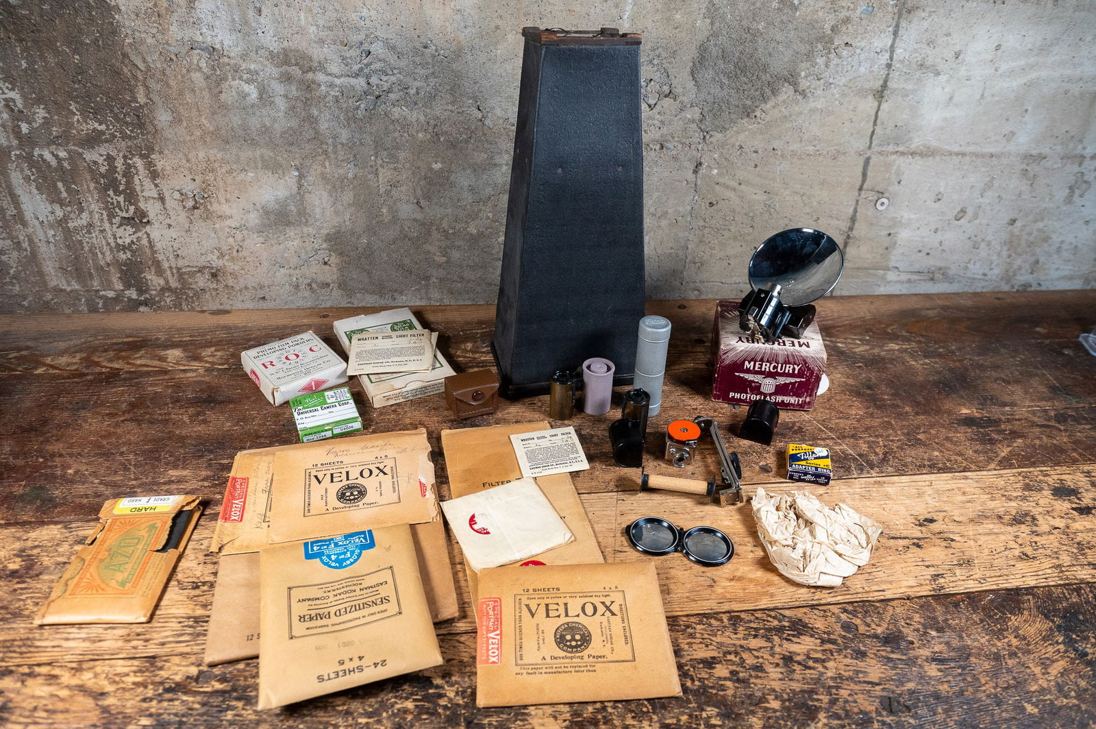 ANTIQUE CAMERA ACCESSORY ASSORTMENT (1 of 11)