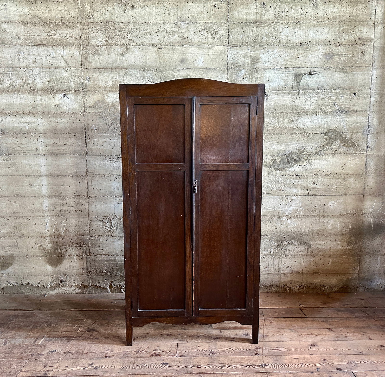 ANTIQUE WARDROBE (1 of 7)