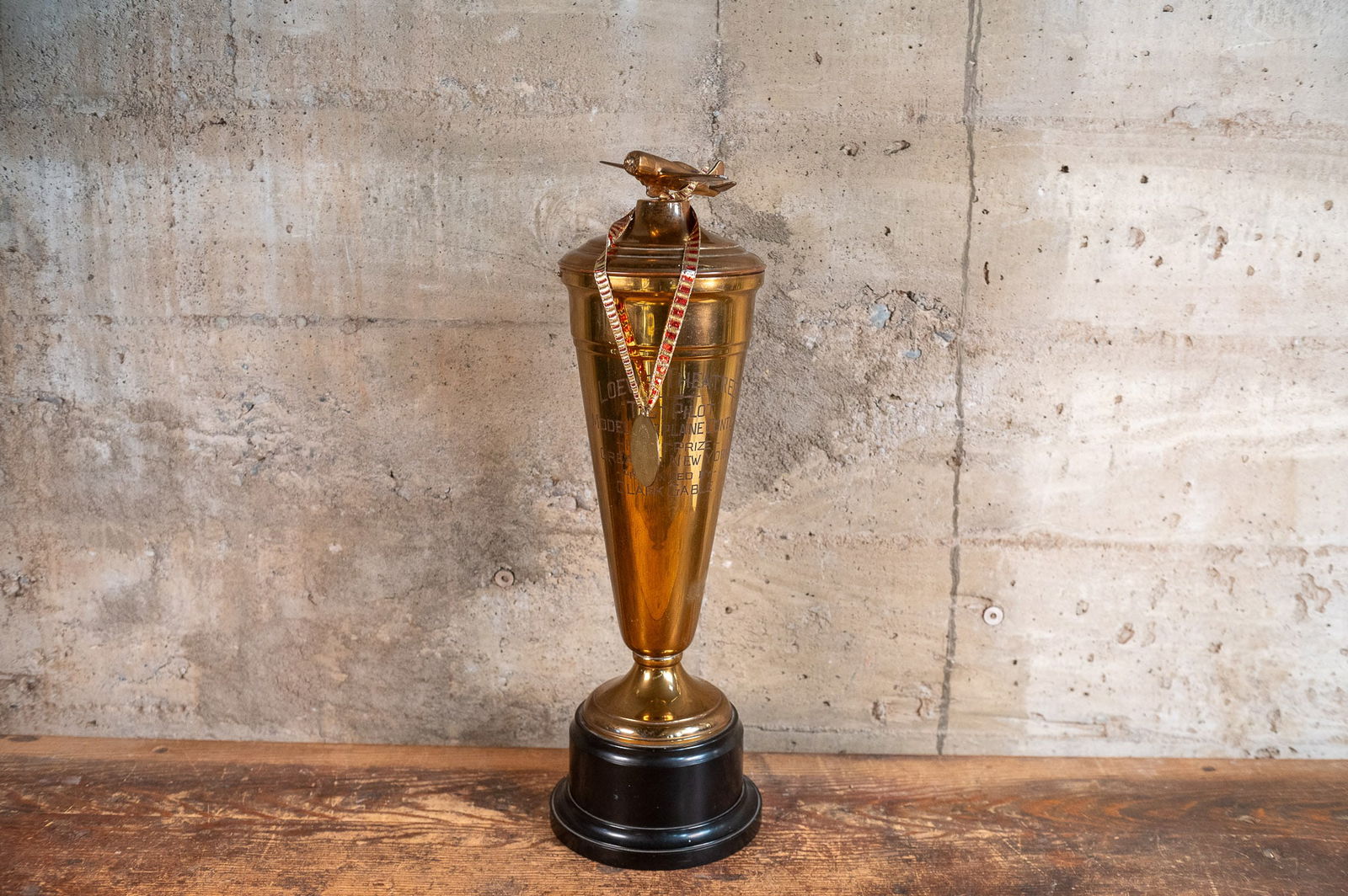 'TEST PILOT' MODEL AIRPLANE CONTEST TROPHY & DRESSING ROOM MEDAL, PRESENTED BY CLARK GABLE (1 of 5)