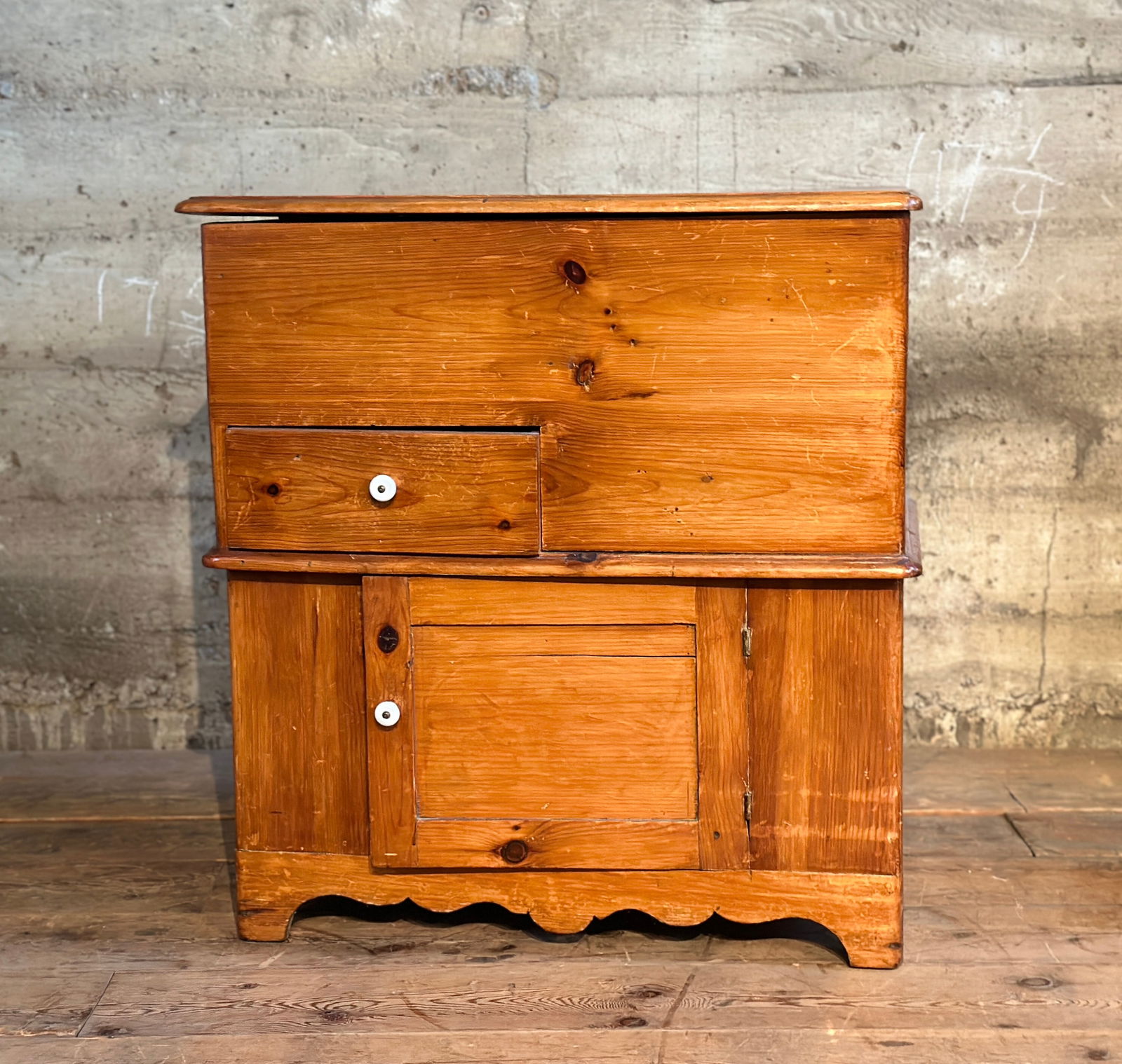 ANTIQUE DRY SINK (1 of 6)