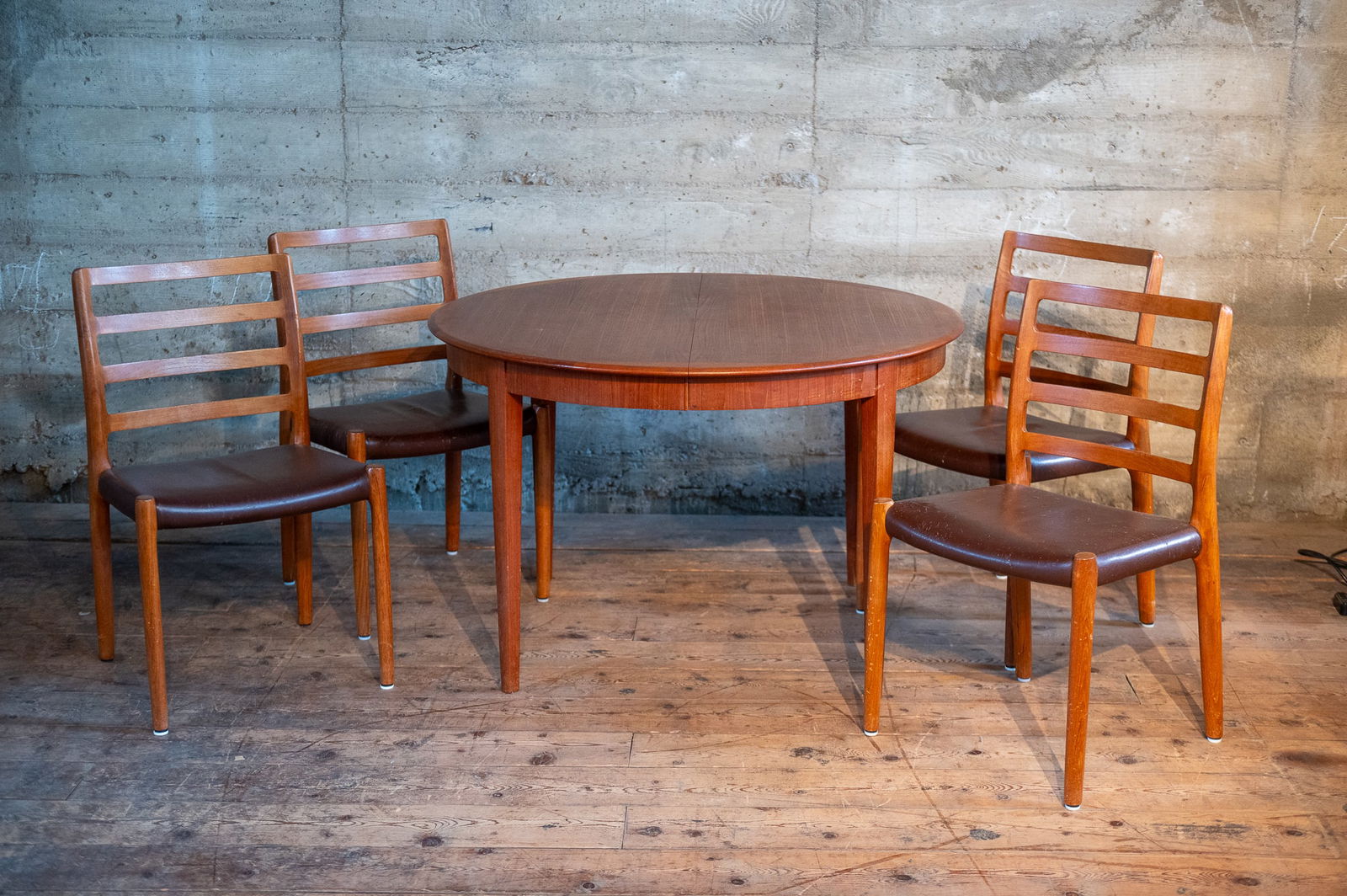 MOLLER 'MOBELFABRIK' DANISH DINING TABLE & CHAIRS (1 of 13)