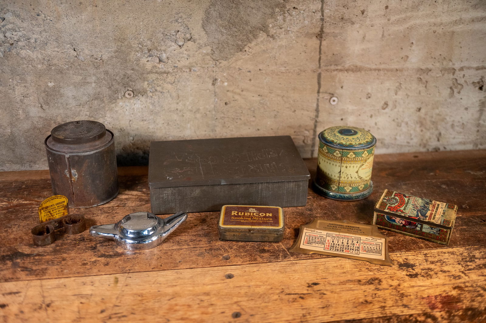 TOBACCIANA, VINTAGE ADVERTISING & METAL DECOR (1 of 7)