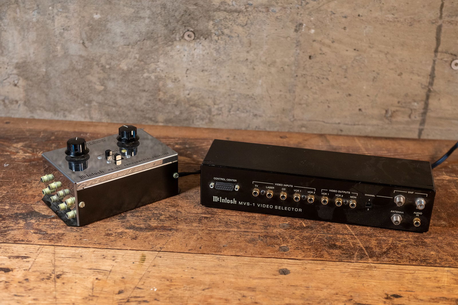 MCINTOSH MQ 102 EQUALIZER & MCINTOSH MVS-1 VIDEO SELECTOR (1 of 5)