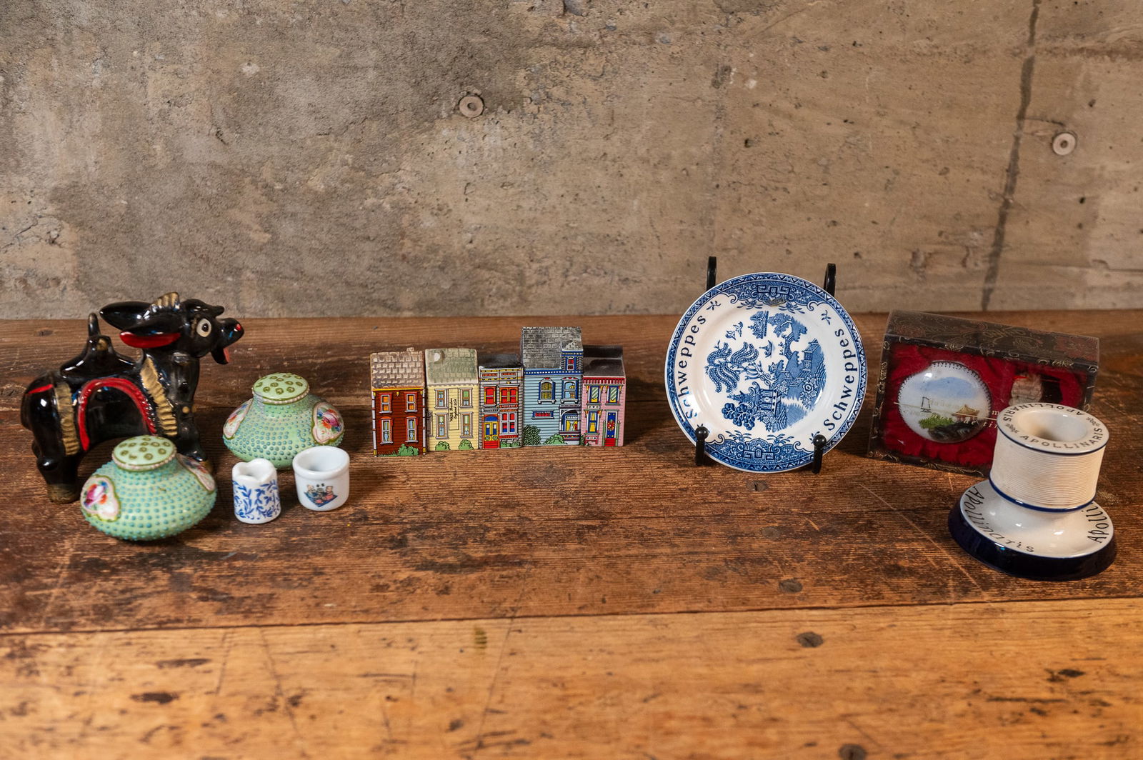 PORCELAIN ASSORTMENT (1 of 7)