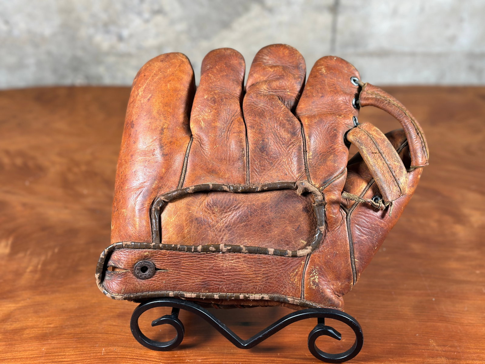 CHARLIE KELLER, ANTIQUE BASEBALL GLOVE (1 of 6)