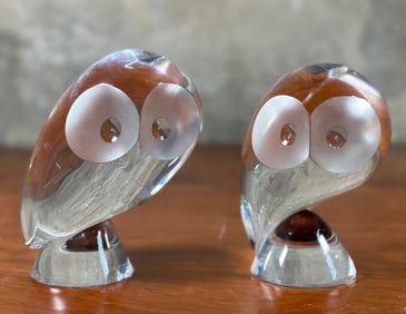 PAIR OF STEUBEN GLASS OWL FIGURINES, SIGNED