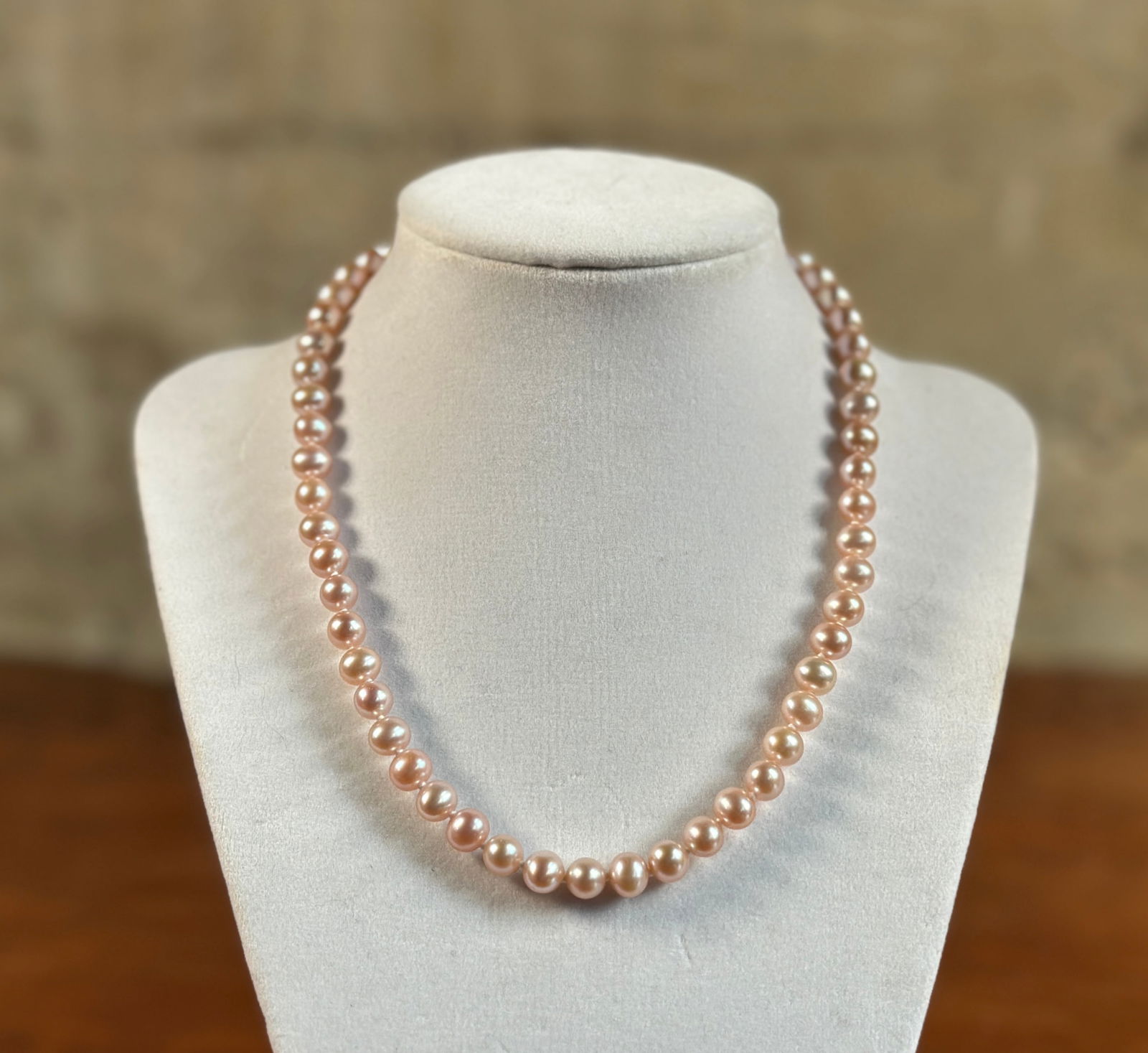 GENUINE PEARL NECKLACE, 14K GOLD CLASP #1: This lot features a stunning genuine Pearl necklace with a 14k gold clasp, marked as shown in photos. This genuine Pearl necklace measures, 16''.