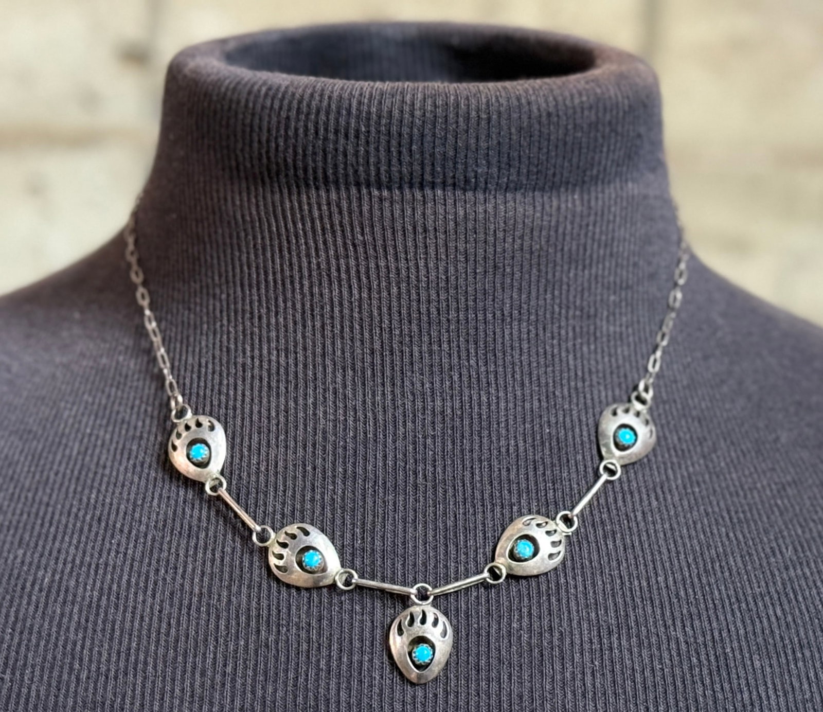 NATIVE AMERICAN TURQUOISE & STERLING BEAR PAW NECKLACE: This lot features a vintage Native American bear paw necklace with sterling silver & Turquoise. This sterling silver and turquoise necklace measures, 19'' and has a total approx. weight of 7.78 gr