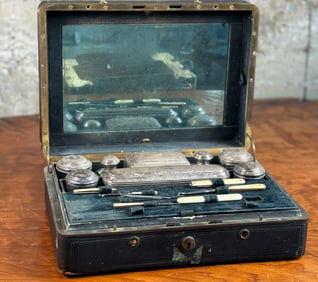VICTORIAN VANITY SET