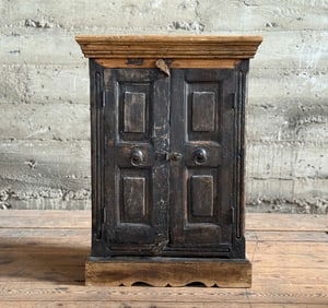 PRIMITIVE STYLE CABINET