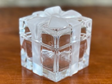 TIFFANY & CO FROSTED CRYSTAL JEWELRY BOX