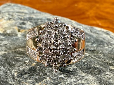 10K GOLD RING WITH MELEE DIAMONDS