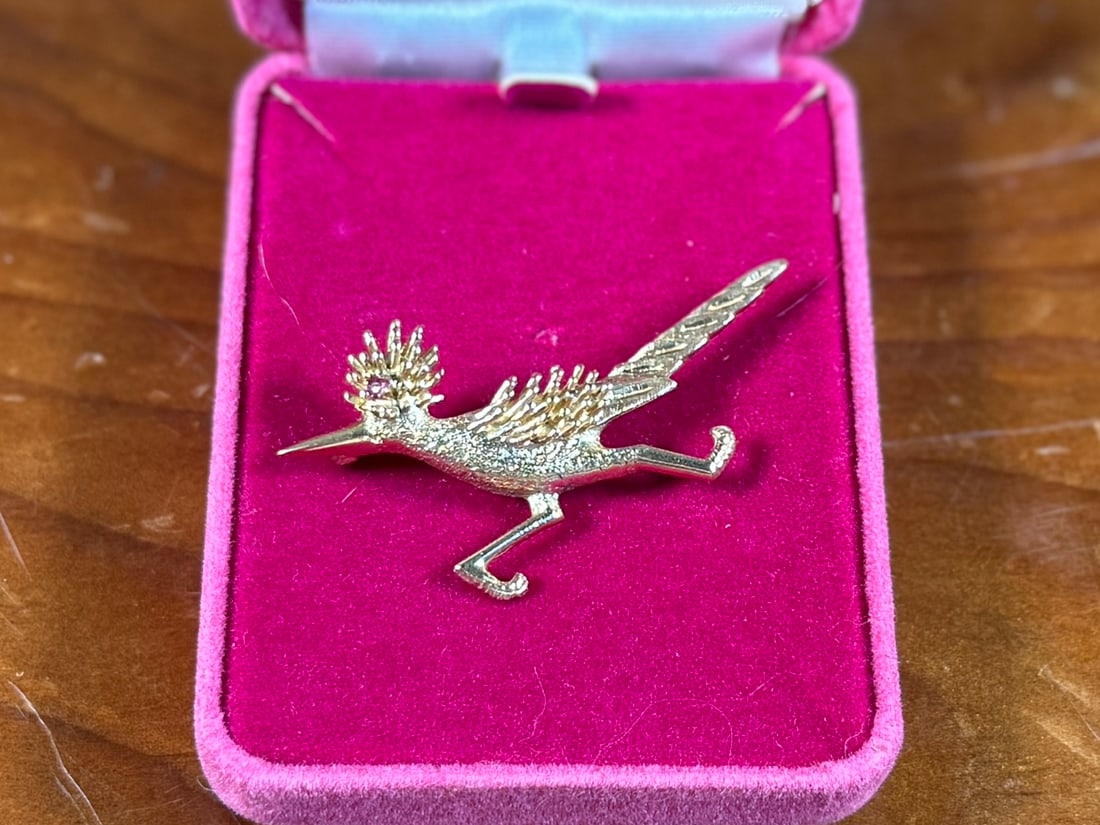 14K GOLD PIN, 'ROAD RUNNER' (1 of 5)