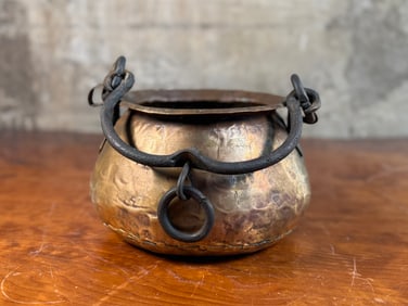 HAMMER COPPER CAULDRON WITH WROUGHT IRON HANDLE