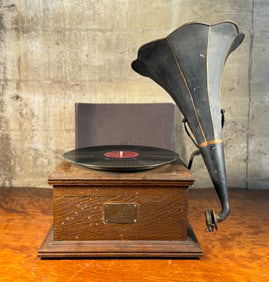 VICTOR TALKING MACHINE PHONOGRAPH
