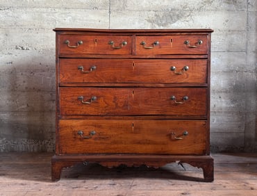ENGLISH GEORGIAN MAHOGANY CHEST OF DRAWERS