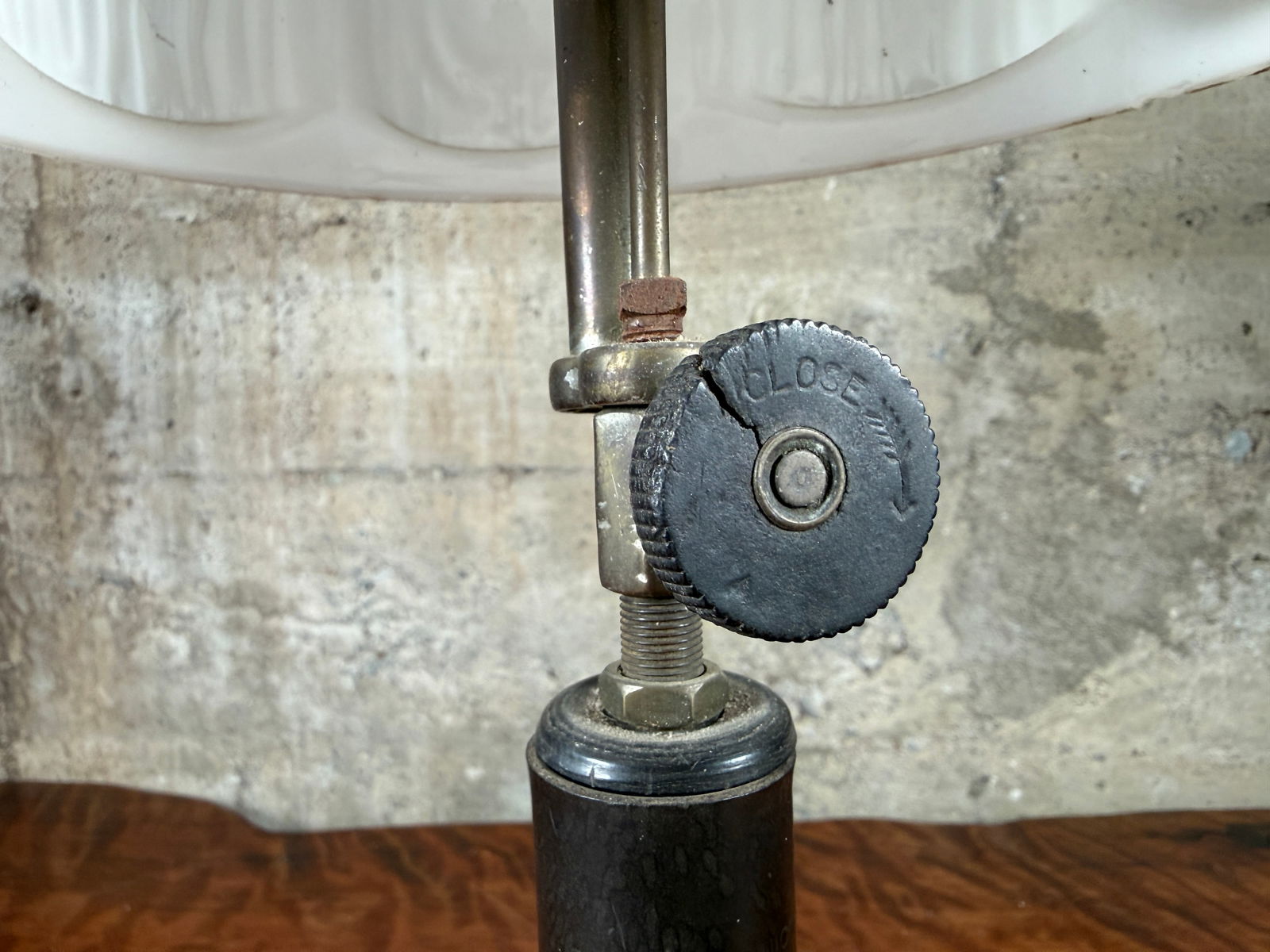 COLEMAN QUICK-LITE TABLE LAMP - 8