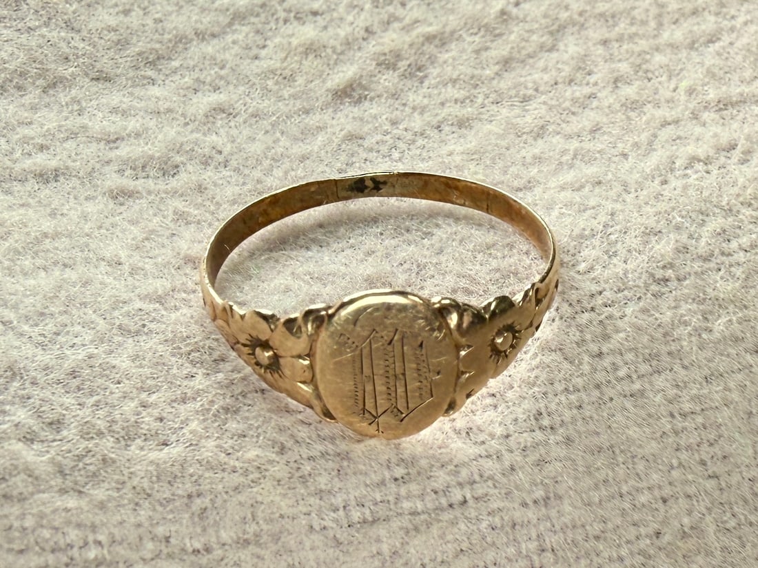 10K GOLD RING - 4